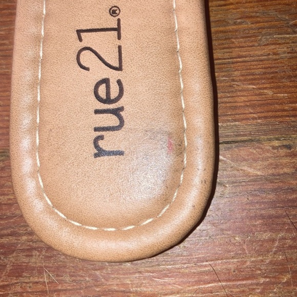 Rue21 women’s yellow sandals - Picture 4 of 5